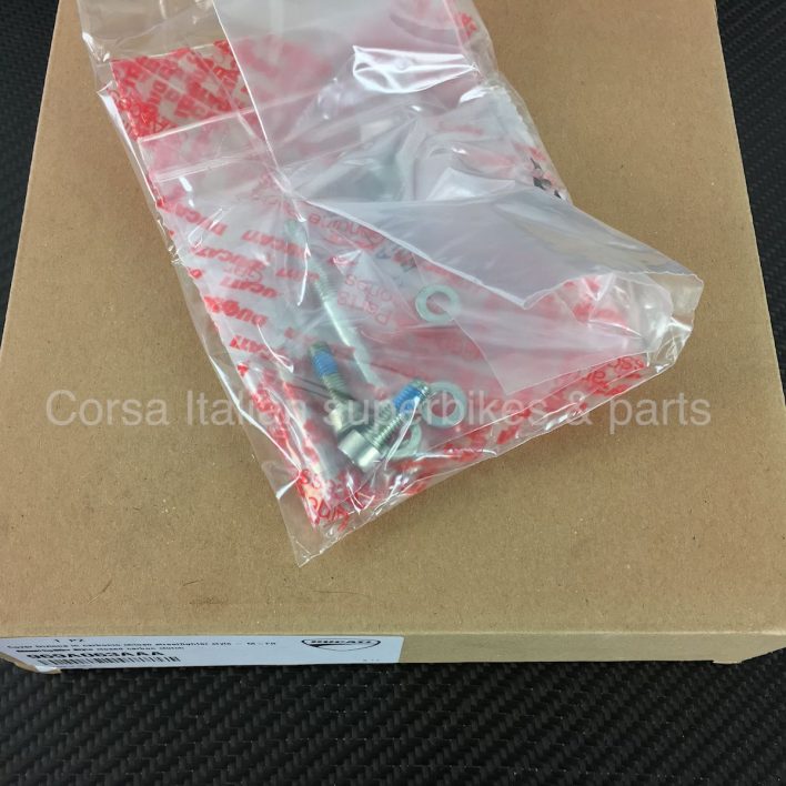 ducati-streetfighter-style-closed-carbon-clutch-cover-969a063aaa-2