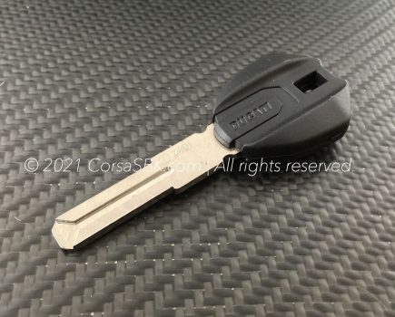 Genuine Ducati blank key. w. transponder. Ducati Part-no: 59840341A replacing 59840281A. Fits: Monster 696, 795 THAI, 796, 1100, 1100EVO; StreetFighter (all: 848, 1098(S)).